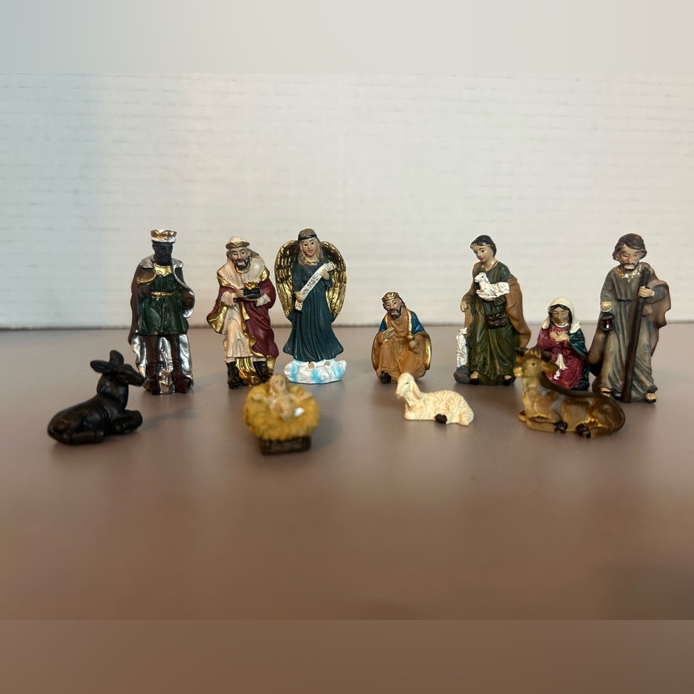 Nativity Scene Figurines Set